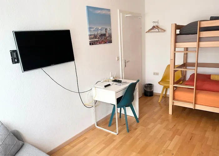 Gemuetliche Privatzimmer Mit Geteiltem Bad, Kueche Und Garten