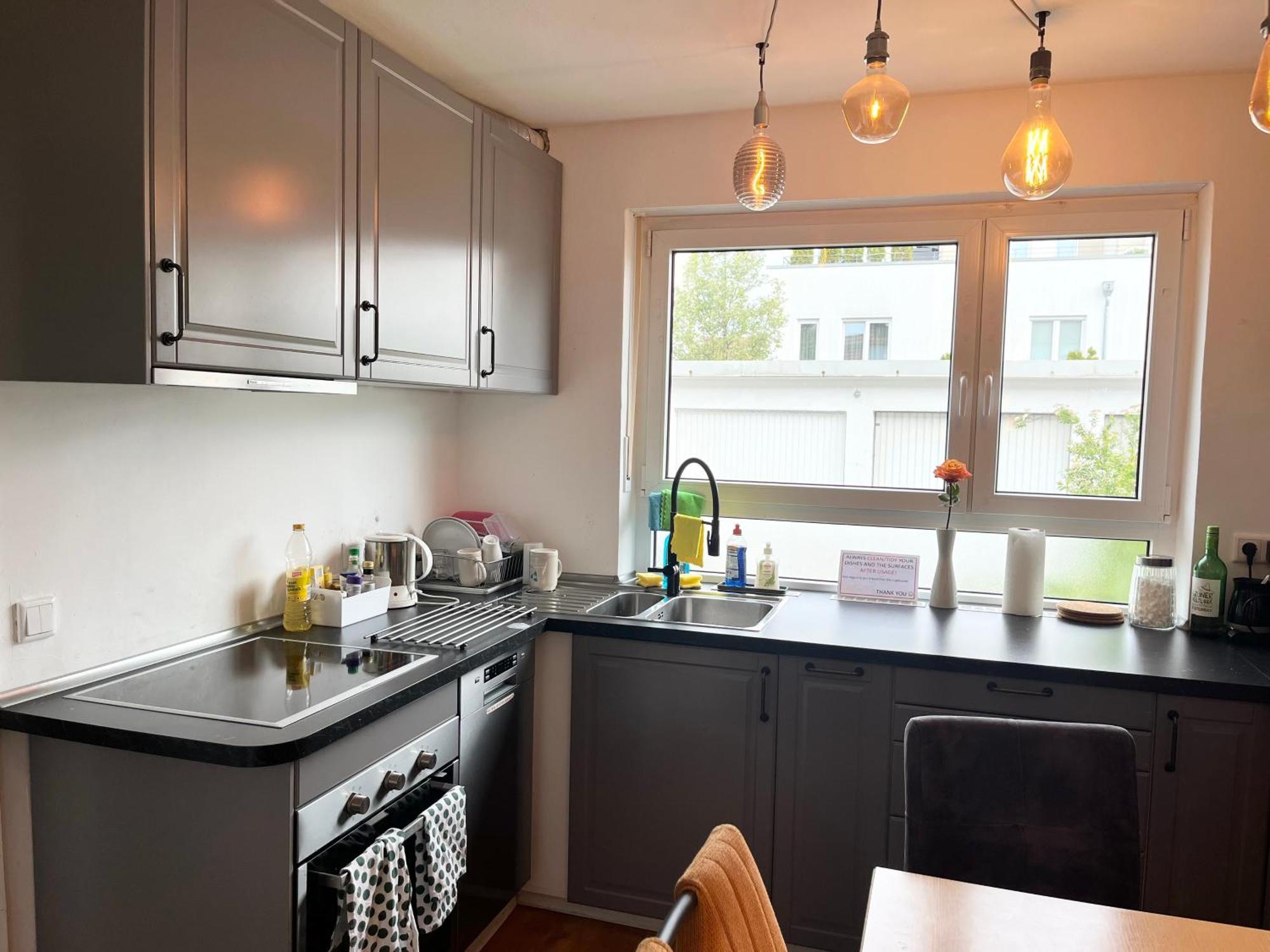 Homestay Gemuetliche Mit Geteiltem Bad, Kueche Und Garten Munich